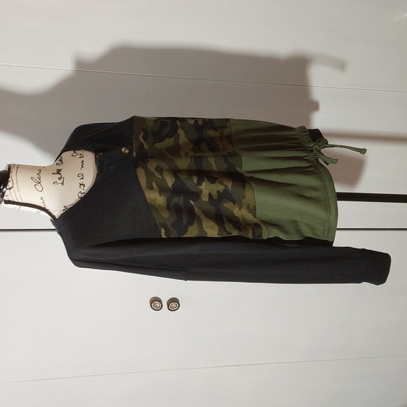 No Boundaries- Womens Black/Green Camo Top Adjustable Waist New Sz.XXL - Picture 2 of 5